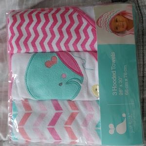 Brand new 3 hooded towel set
